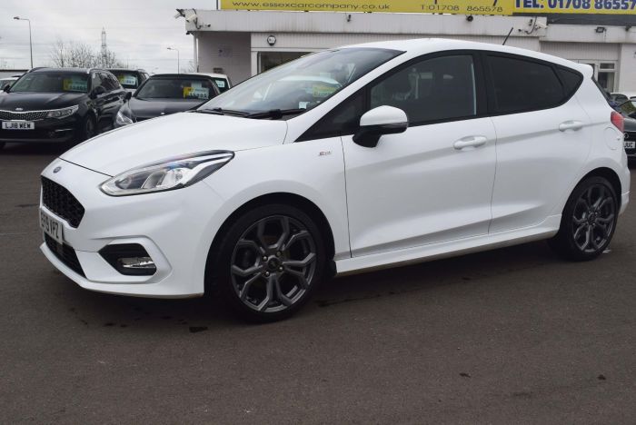 Ford Fiesta 1.0T EcoBoost ST-Line (s/s) 5dr Hatchback Petrol White