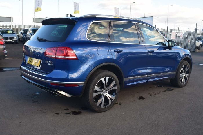 Volkswagen Touareg 3.0 TDI V6 BlueMotion Tech R-Line Tiptronic 4WD (s/s) 5dr SUV Diesel Blue