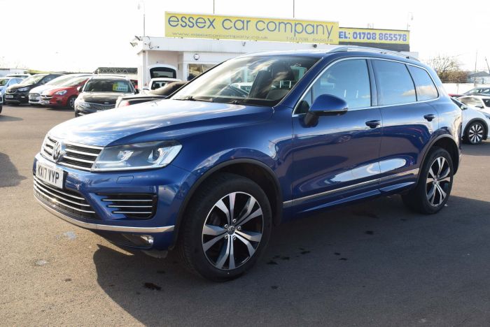 Volkswagen Touareg 3.0 TDI V6 BlueMotion Tech R-Line Tiptronic 4WD (s/s) 5dr SUV Diesel Blue