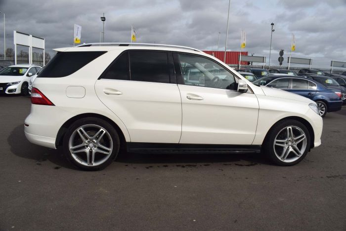 Mercedes-Benz M Class 3.0 ML350 CDI BlueTEC AMG Sport 7G-Tronic Plus 5dr Auto SUV Diesel White