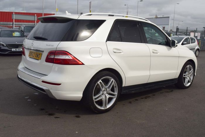 Mercedes-Benz M Class 3.0 ML350 CDI BlueTEC AMG Sport 7G-Tronic Plus 5dr Auto SUV Diesel White