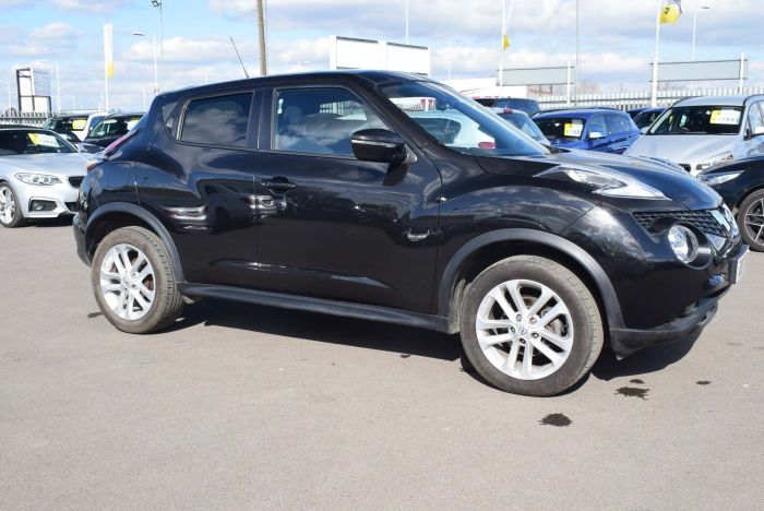 Nissan Juke 1.2 DIG-T Acenta (s/s) 5dr SUV Petrol Black