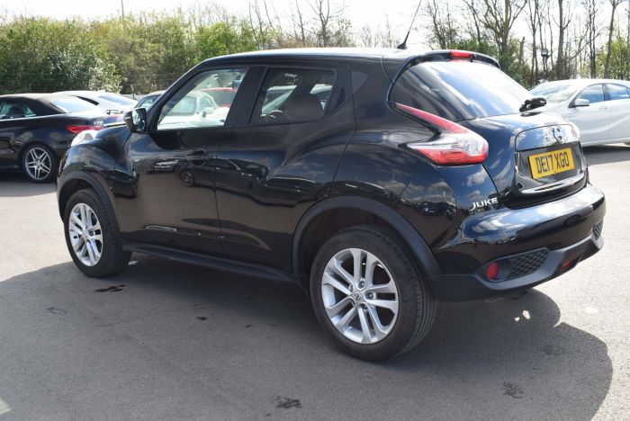 Nissan Juke 1.2 DIG-T Acenta (s/s) 5dr SUV Petrol Black