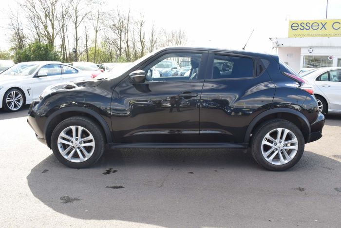 Nissan Juke 1.2 DIG-T Acenta (s/s) 5dr SUV Petrol Black