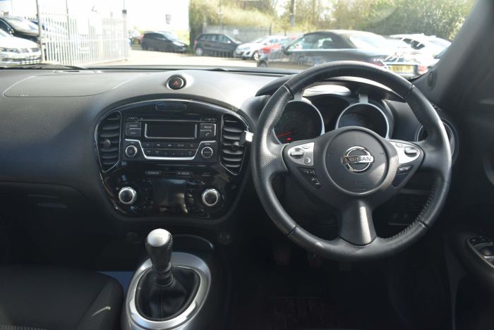 Nissan Juke 1.2 DIG-T Acenta (s/s) 5dr SUV Petrol Black