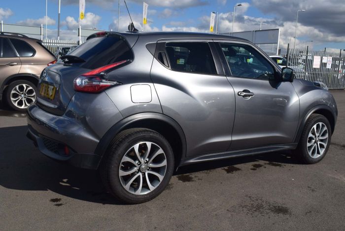 Nissan Juke 1.2 DIG-T Tekna (s/s) 5dr SUV Petrol Grey