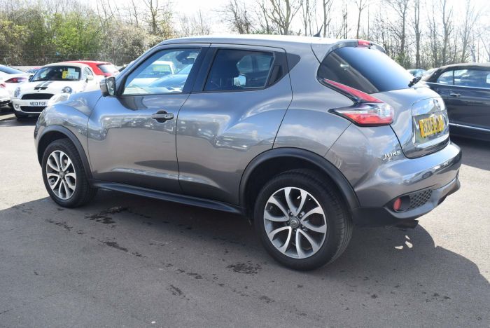 Nissan Juke 1.2 DIG-T Tekna (s/s) 5dr SUV Petrol Grey