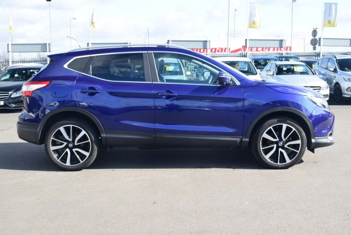 Nissan Qashqai 1.2 DIG-T Tekna 5dr SUV Petrol Blue