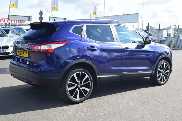 Nissan Qashqai 1.2 DIG-T Tekna 5dr SUV Petrol Blue