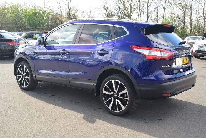 Nissan Qashqai 1.2 DIG-T Tekna 5dr SUV Petrol Blue