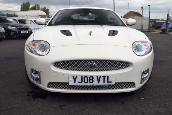 Jaguar Xkr 4.2 2dr Auto Coupe Petrol White