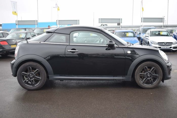 Mini Coupe 1.6 Cooper 2dr Coupe Petrol Black