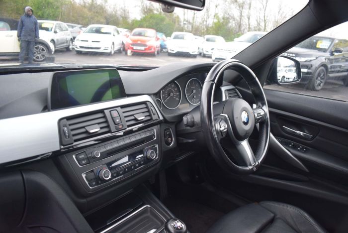 BMW 3 Series 2.0 318d M Sport (s/s) 4dr Saloon Diesel Black