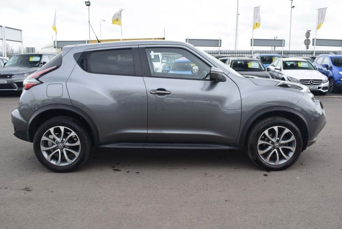 Nissan Juke 1.2 DIG-T Tekna (s/s) 5dr SUV Petrol Grey