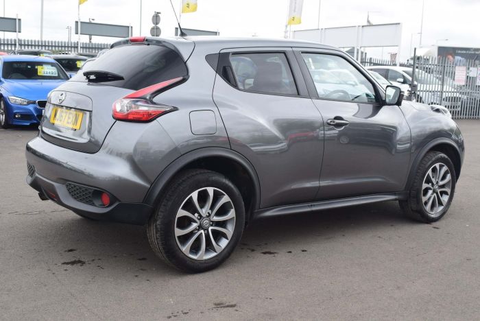 Nissan Juke 1.2 DIG-T Tekna (s/s) 5dr SUV Petrol Grey