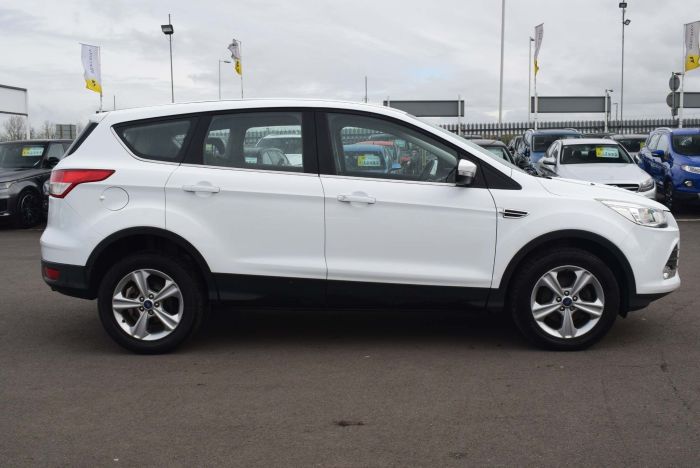 Ford Kuga 1.6 EcoBoost Zetec (s/s) 5dr SUV Petrol White