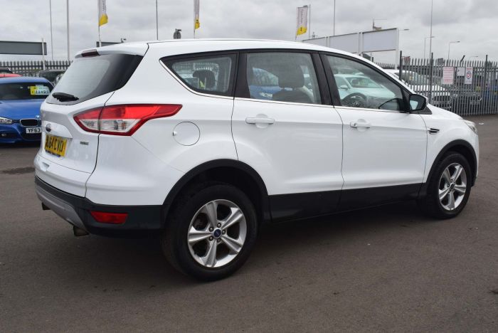 Ford Kuga 1.6 EcoBoost Zetec (s/s) 5dr SUV Petrol White