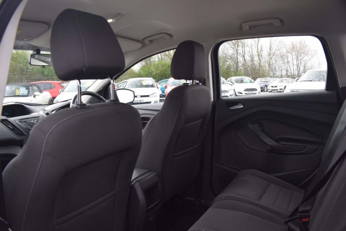 Ford Kuga 1.6 EcoBoost Zetec (s/s) 5dr SUV Petrol White
