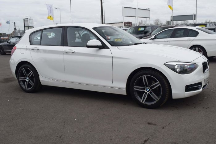 BMW 1 Series 2.0 116d Sport Sports Hatch (s/s) 5dr Hatchback Diesel White