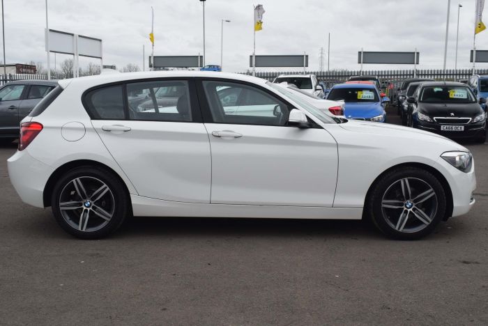 BMW 1 Series 2.0 116d Sport Sports Hatch (s/s) 5dr Hatchback Diesel White