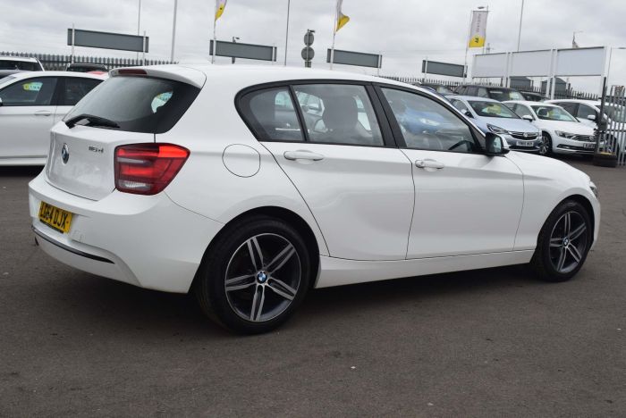 BMW 1 Series 2.0 116d Sport Sports Hatch (s/s) 5dr Hatchback Diesel White