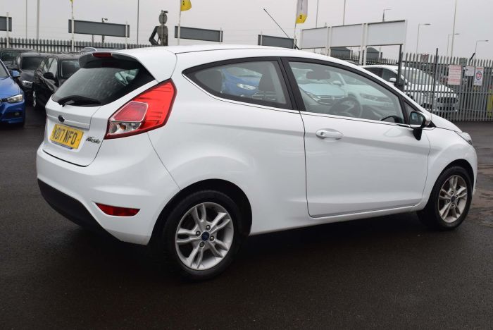 Ford Fiesta 1.25 Zetec 3dr Hatchback Petrol White