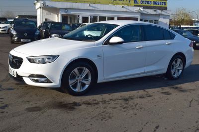 Vauxhall Insignia 1.6 Turbo D BlueInjection SRi Nav Grand Sport Auto (s/s) 5dr Hatchback Diesel WhiteVauxhall Insignia 1.6 Turbo D BlueInjection SRi Nav Grand Sport Auto (s/s) 5dr Hatchback Diesel White at Motor Finance 4u Tunbridge Wells