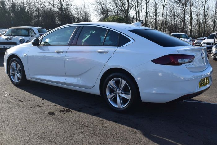 Vauxhall Insignia 1.6 Turbo D BlueInjection SRi Nav Grand Sport Auto (s/s) 5dr Hatchback Diesel White