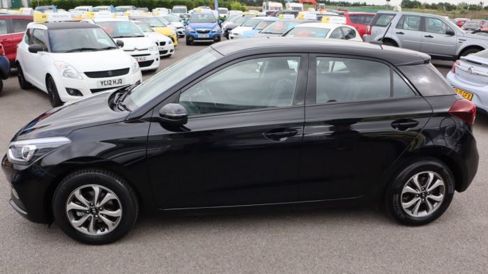 Hyundai i20 1.2 MPI SE 5d 83 BHP Hatchback Petrol BLACK