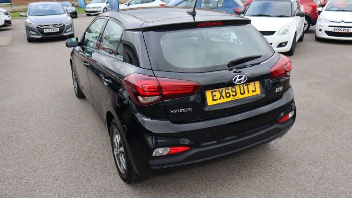 Hyundai i20 1.2 MPI SE 5d 83 BHP Hatchback Petrol BLACK