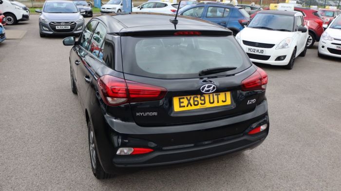 Hyundai i20 1.2 MPI SE 5d 83 BHP Hatchback Petrol BLACK