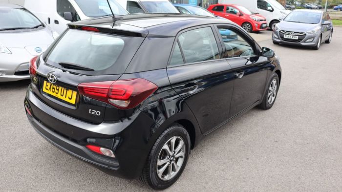 Hyundai i20 1.2 MPI SE 5d 83 BHP Hatchback Petrol BLACK