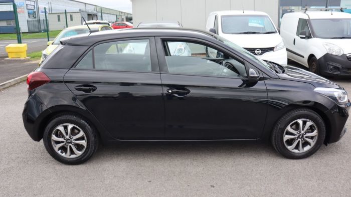 Hyundai i20 1.2 MPI SE 5d 83 BHP Hatchback Petrol BLACK