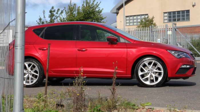 SEAT Leon 1.4 TSI FR TECHNOLOGY 5d 124 BHP Hatchback Petrol RED