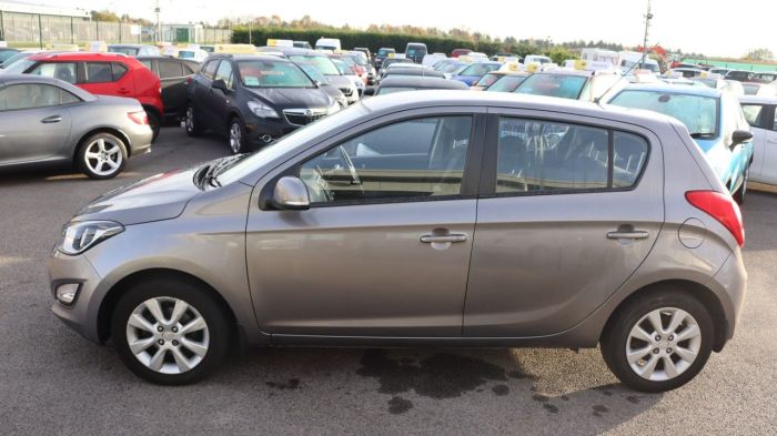 Hyundai i20 1.2 ACTIVE 5d 84 BHP Hatchback Petrol GREY