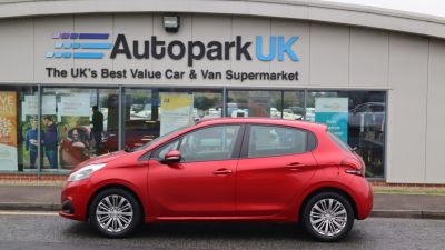 Peugeot 208 1.2 S/S SIGNATURE 5d 82 BHP Hatchback Petrol REDPeugeot 208 1.2 S/S SIGNATURE 5d 82 BHP Hatchback Petrol RED at Motor Finance 4u Tunbridge Wells