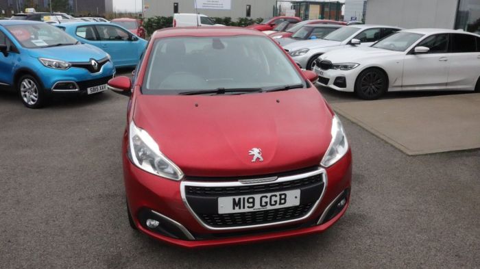 Peugeot 208 1.2 S/S SIGNATURE 5d 82 BHP Hatchback Petrol RED