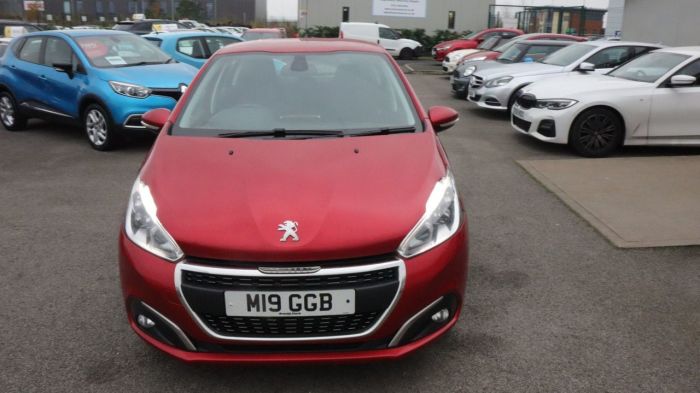 Peugeot 208 1.2 S/S SIGNATURE 5d 82 BHP Hatchback Petrol RED