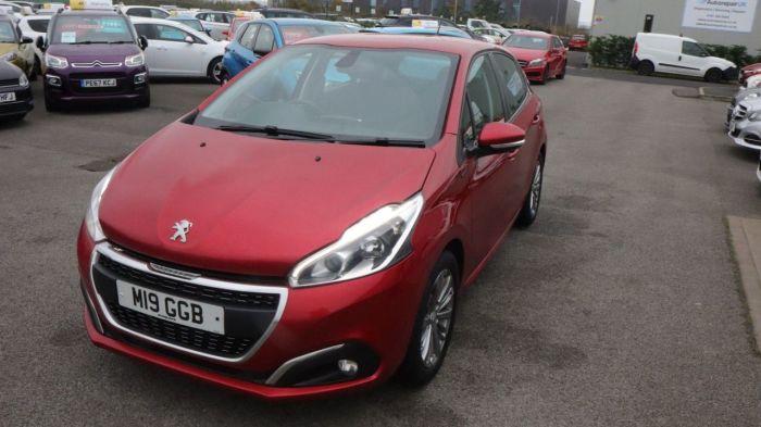 Peugeot 208 1.2 S/S SIGNATURE 5d 82 BHP Hatchback Petrol RED