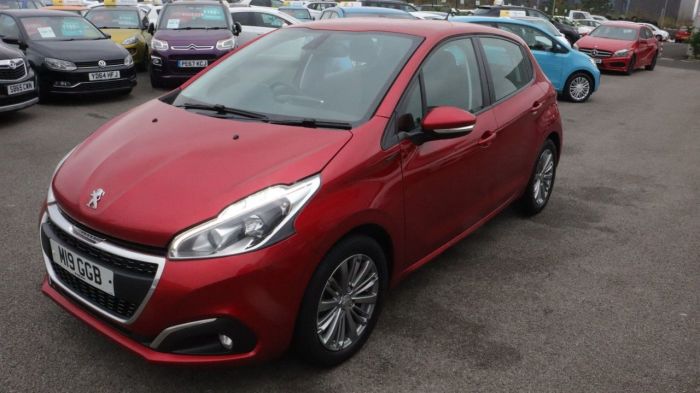 Peugeot 208 1.2 S/S SIGNATURE 5d 82 BHP Hatchback Petrol RED