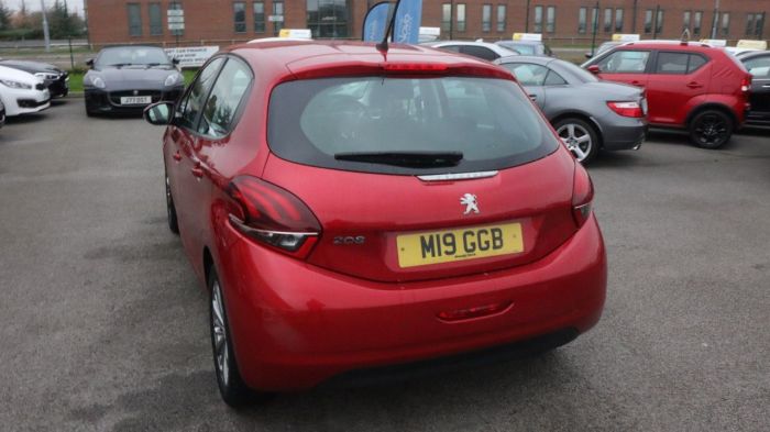 Peugeot 208 1.2 S/S SIGNATURE 5d 82 BHP Hatchback Petrol RED