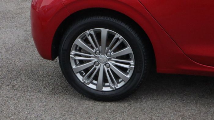 Peugeot 208 1.2 S/S SIGNATURE 5d 82 BHP Hatchback Petrol RED