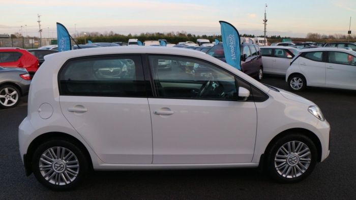 Volkswagen Up 1.0 MOVE UP 5d 60 BHP Hatchback Petrol WHITE