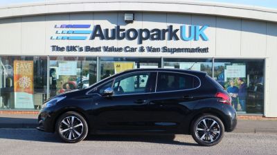 Peugeot 208 1.2 S/S TECH EDITION 5d 82 BHP Hatchback Petrol BLACKPeugeot 208 1.2 S/S TECH EDITION 5d 82 BHP Hatchback Petrol BLACK at Motor Finance 4u Tunbridge Wells