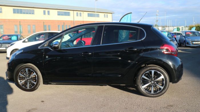 Peugeot 208 1.2 S/S TECH EDITION 5d 82 BHP Hatchback Petrol BLACK