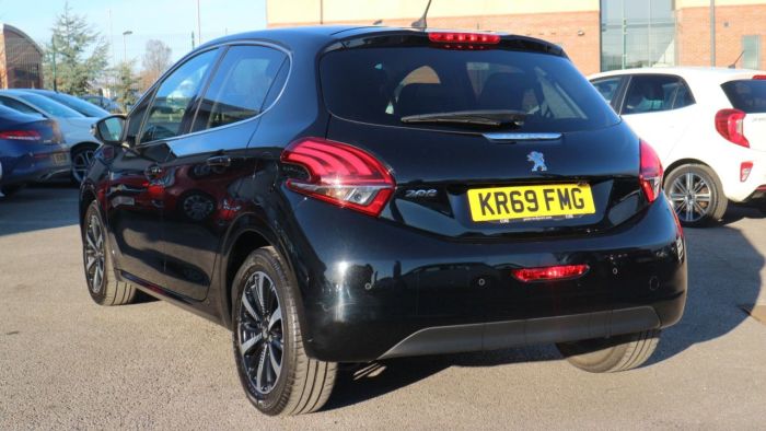 Peugeot 208 1.2 S/S TECH EDITION 5d 82 BHP Hatchback Petrol BLACK