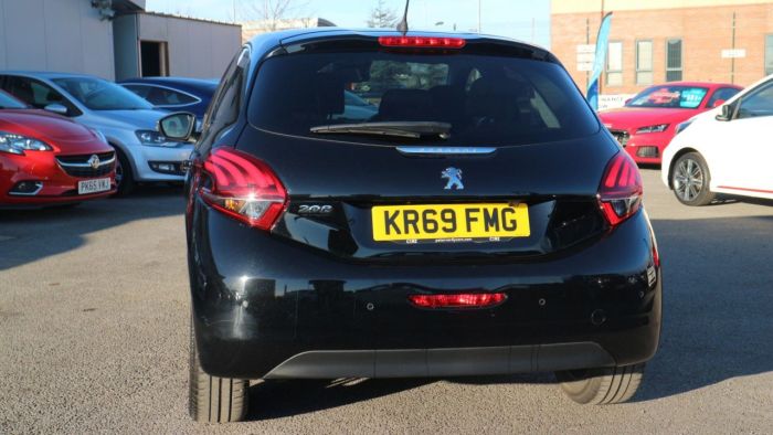 Peugeot 208 1.2 S/S TECH EDITION 5d 82 BHP Hatchback Petrol BLACK