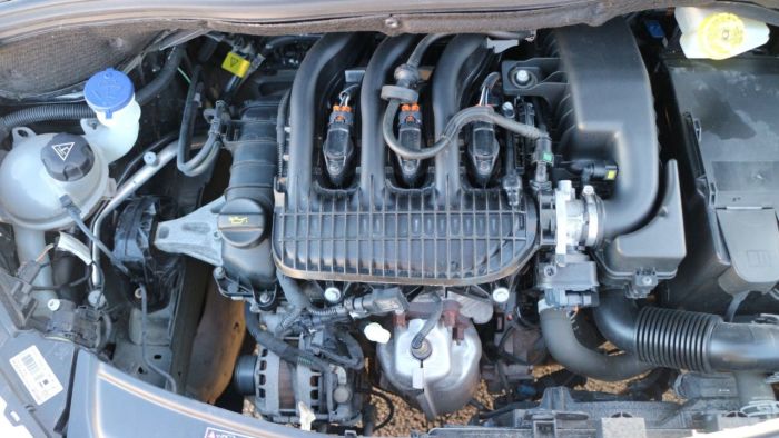 Peugeot 208 1.2 S/S TECH EDITION 5d 82 BHP Hatchback Petrol BLACK