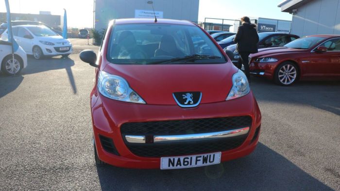 Peugeot 107 1.0 URBAN LITE 3d 68 BHP Hatchback Petrol RED