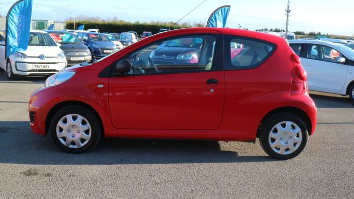 Peugeot 107 1.0 URBAN LITE 3d 68 BHP Hatchback Petrol RED